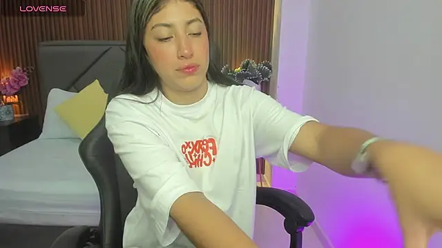 Snapshot of isabella_thomsonp chatting on January 2025 07:31:02 PM isabella thomsonp online show from January 2025 07:31:02 PM