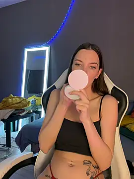 julia fly online show from February 2026 09:05:02 AM