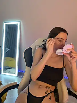 julia fly online show from March 2026 09:35:01 AM