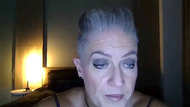 Snapshot of Devon2020 chatting on November 2025 11:43:01 AM Devon2020 online show from November 2025 11:43:01 AM