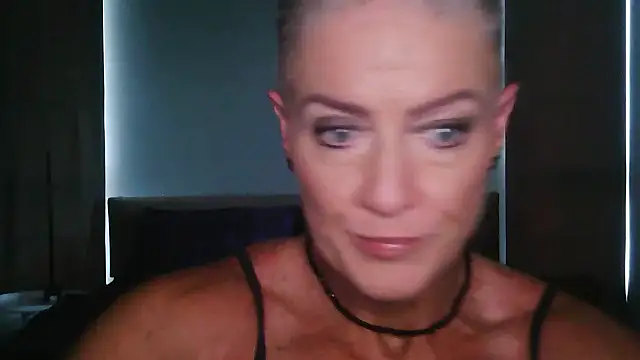 Snapshot of Devon2020 chatting on November 2025 09:09:01 AM Devon2020 online show from November 2025 09:09:01 AM