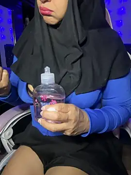 Snapshot of Jameela chatting on September 2025 03:43:02 AM Jameela online show from September 2025 03:43:02 AM
