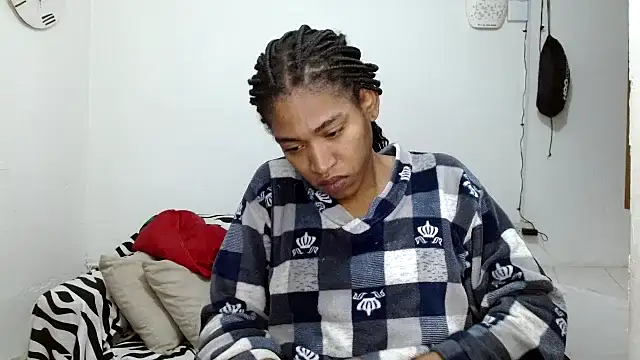 angelamarie1 online show from April 2026 12:00:02 PM