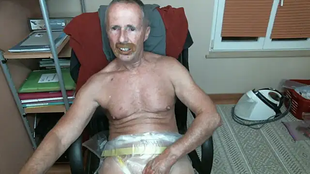 Snapshot of olibrius71 chatting on March 2025 08:06:02 PM olibrius71 online show from March 2025 08:06:02 PM