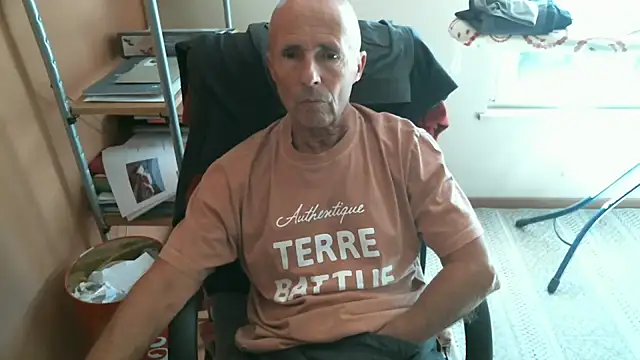 Snapshot of olibrius71 chatting on October 2025 11:40:01 AM olibrius71 online show from October 2025 11:40:01 AM