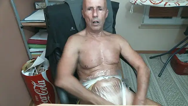 Snapshot of olibrius71 chatting on December 2025 07:11:01 PM olibrius71 online show from December 2025 07:11:01 PM