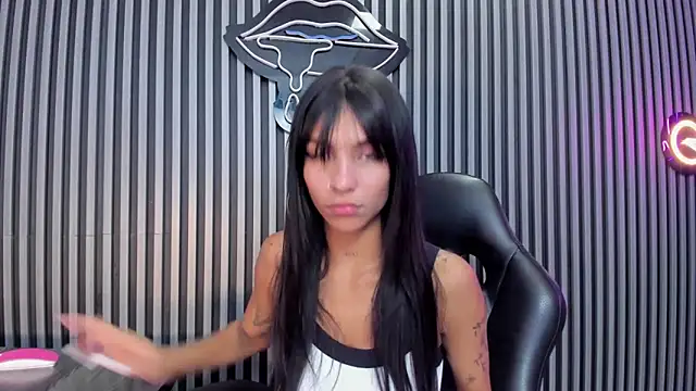 LauraAristizabal online show from February 2025 07:21:01 PM