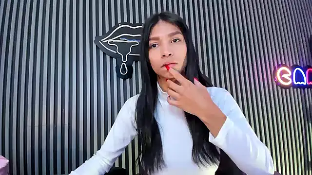 LauraAristizabal online show from February 2025 01:01:01 PM