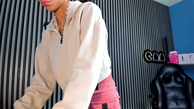 LauraAristizabal online show from February 2025 12:50:01 PM