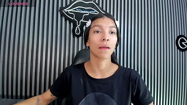 LauraAristizabal online show from February 2025 12:47:02 PM