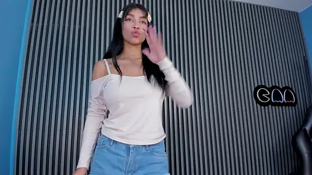 LauraAristizabal online show from March 2025 12:25:01 PM