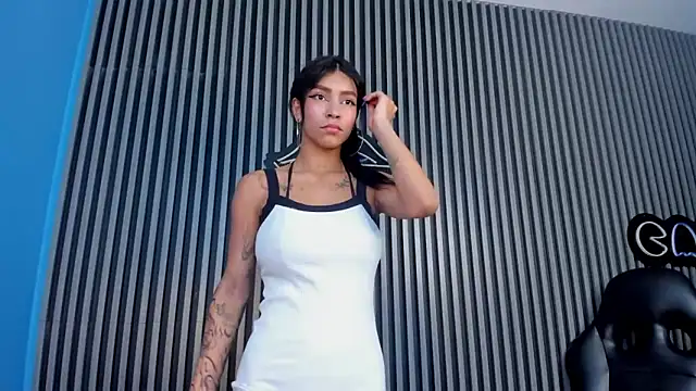 LauraAristizabal online show from March 2025 06:58:01 PM