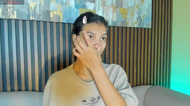 LauraAristizabal online show from November 2025 12:48:02 PM