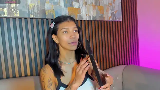 LauraAristizabal online show from December 2025 12:54:01 PM