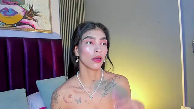 Snapshot of LauraAristizabal chatting on May 2026 11:51:01 AM LauraAristizabal online show from May 2026 11:51:01 AM