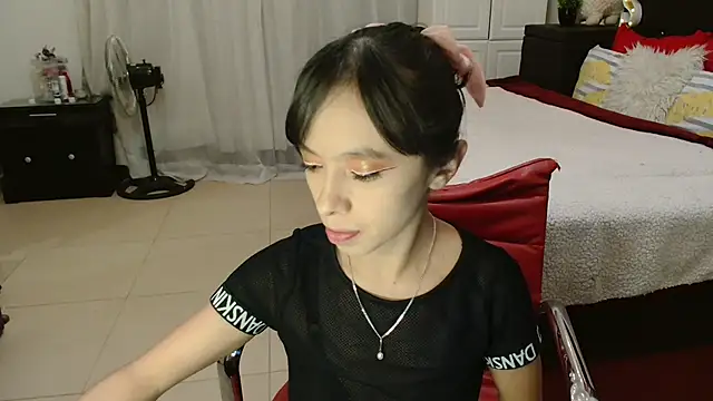 Snapshot of MINI_Petite chatting on January 2025 10:51:01 PM MINI Petite online show from January 2025 10:51:01 PM