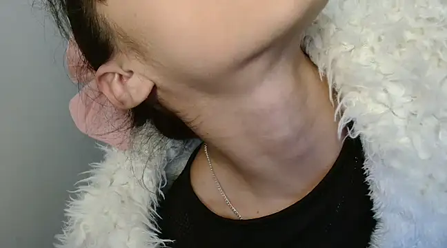 Snapshot of MINI_Petite chatting on January 2025 08:59:01 PM MINI Petite online show from January 2025 08:59:01 PM