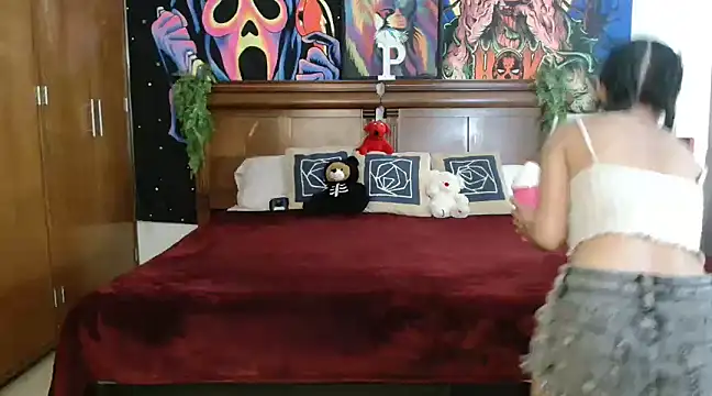 Snapshot of MINI_Petite chatting on January 2025 08:43:02 PM MINI Petite online show from January 2025 08:43:02 PM