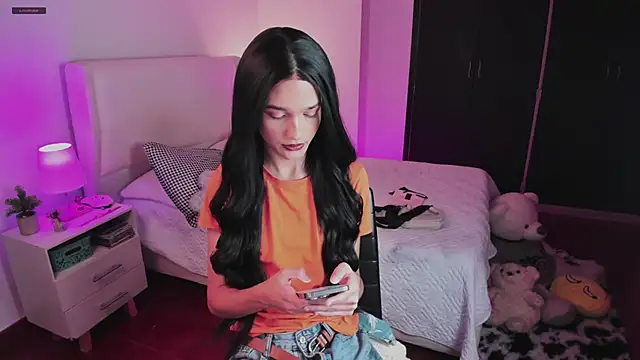 Ainhoads online show from September 2025 02:44:01 AM