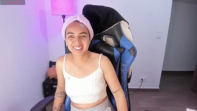 Miss Nicole online show from November 2025 07:25:02 PM