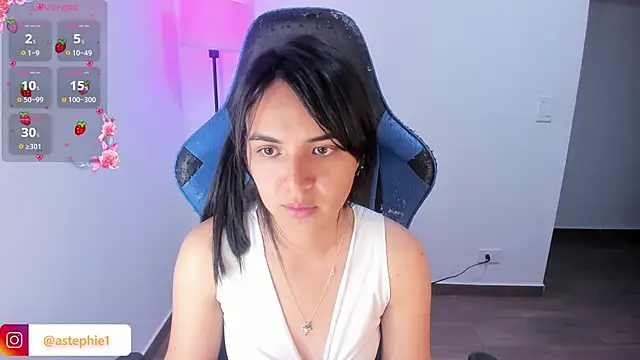 Miss Nicole online show from November 2025 09:02:01 PM