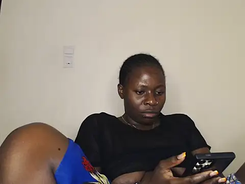 queenofqueens96 online show from February 2026 07:53:01 AM