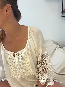 Snapshot of Suesse_Schnitte chatting on June 2026 07:54:02 AM Suesse Schnitte online show from June 2026 07:54:02 AM