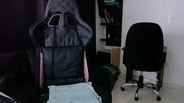 Snapshot of Karen_sex92 chatting on February 2025 12:27:01 PM Karen sex92 online show from February 2025 12:27:01 PM