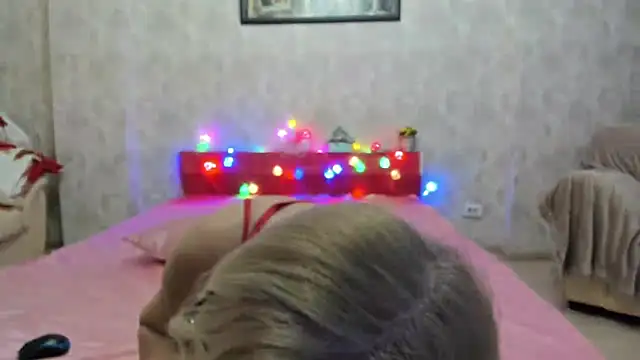 TrueFoxyyy online show from April 2026 09:47:01 AM