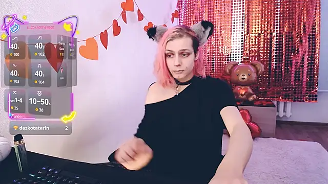 Littlepinkcat online show from February 2026 07:40:01 AM