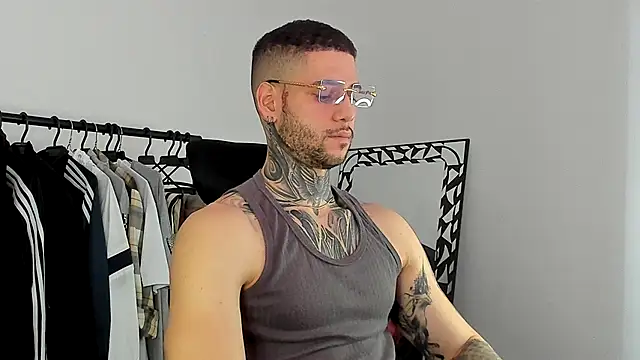  jamesleandros1 online show from November 2025 04:41:02 PM