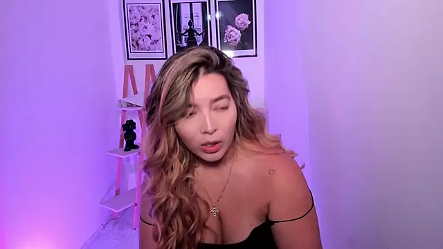 Snapshot of sofihill01 chatting on October 2025 09:02:01 PM sofihill01 online show from October 2025 09:02:01 PM