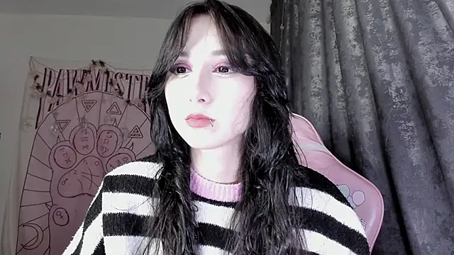 Snapshot of Holy420lolii chatting on September 2025 05:36:01 PM Holy420lolii online show from September 2025 05:36:01 PM