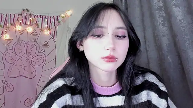 Holy420lolii online show from November 2025 07:30:02 PM