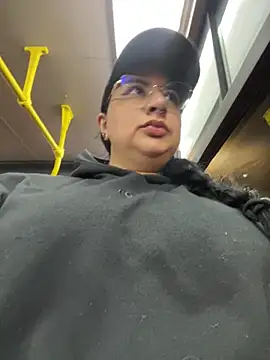 Abril Luv online show from March 2025 10:24:01 AM