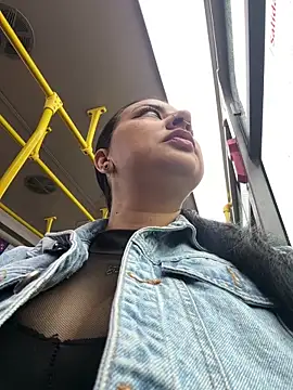 Abril Luv online show from March 2026 12:05:01 PM