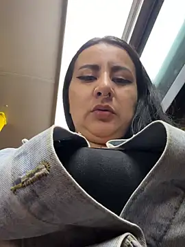 Snapshot of Abril_Luv chatting on April 2026 12:24:02 AM Abril Luv online show from April 2026 12:24:02 AM