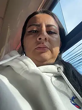 Snapshot of Abril_Luv chatting on April 2026 12:29:02 PM Abril Luv online show from April 2026 12:29:02 PM