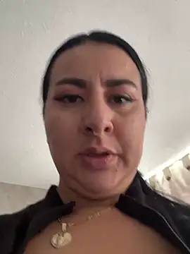 Snapshot of Abril_Luv chatting on May 2026 02:35:01 PM Abril Luv online show from May 2026 02:35:01 PM