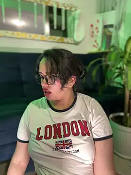 Snapshot of andra_rose chatting on December 2024 10:52:01 PM andra rose online show from December 2024 10:52:01 PM