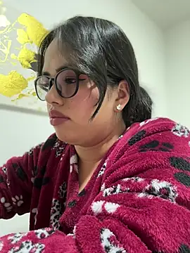 Snapshot of andra_rose chatting on January 2025 11:18:01 PM andra rose online show from January 2025 11:18:01 PM