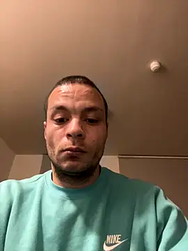 Snapshot of Reposed_Sundown chatting on December 2025 09:20:01 PM Reposed Sundown online show from December 2025 09:20:01 PM