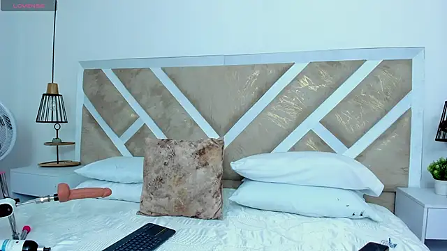 ZiaCalifa online show from February 2026 11:33:01 AM