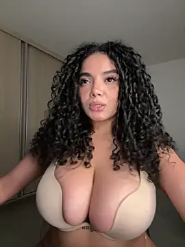 Snapshot of Mariecurl chatting on June 2026 12:47:01 AM Mariecurl online show from June 2026 12:47:01 AM