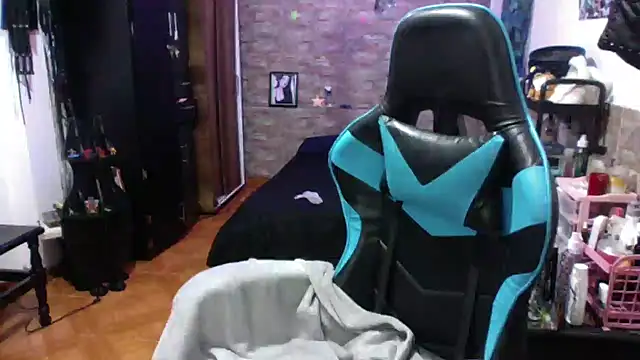 AngelaQueen  online show from November 2025 05:45:02 PM