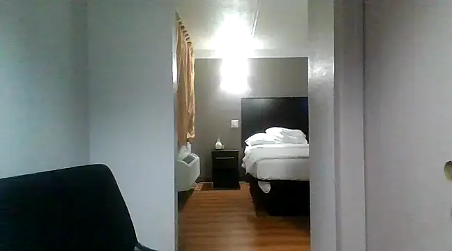 Snapshot of SlimBeenBadd1981 chatting on December 2024 01:36:01 AM SlimBeenBadd1981 online show from December 2024 01:36:01 AM