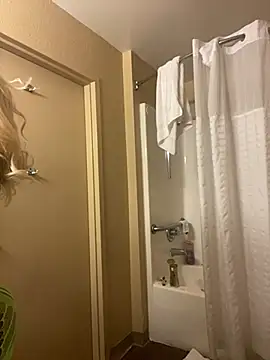 Snapshot of SlimBeenBadd1981 chatting on December 2024 01:55:02 PM SlimBeenBadd1981 online show from December 2024 01:55:02 PM