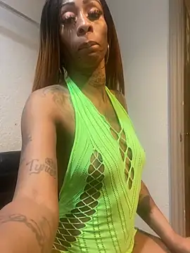 Snapshot of SlimBeenBadd1981 chatting on January 2025 08:32:02 AM SlimBeenBadd1981 online show from January 2025 08:32:02 AM