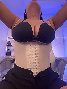 LunaBaker-1 online show from November 2025 01:00:01 PM