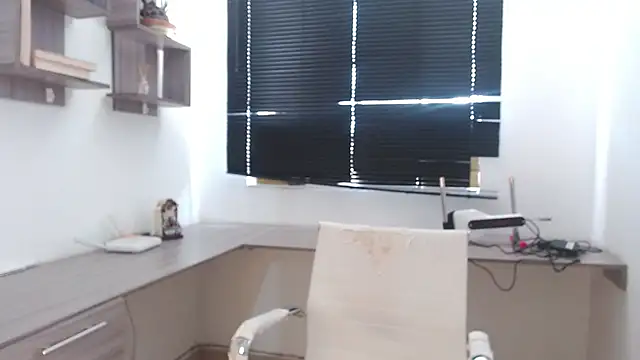 MIYESSI online show from September 2025 06:53:02 PM